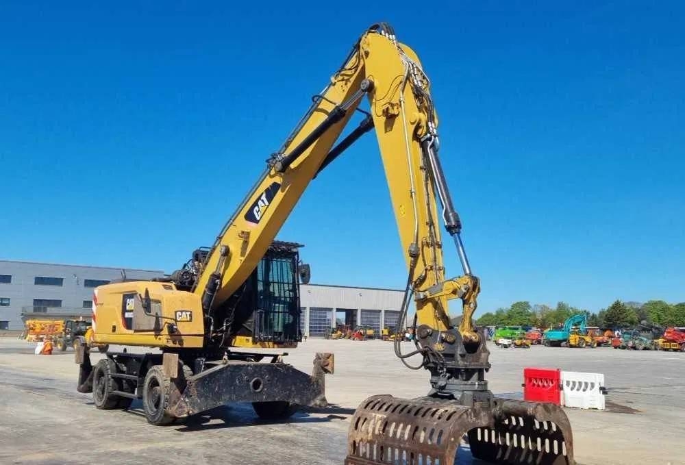 Koparka CAT 3022