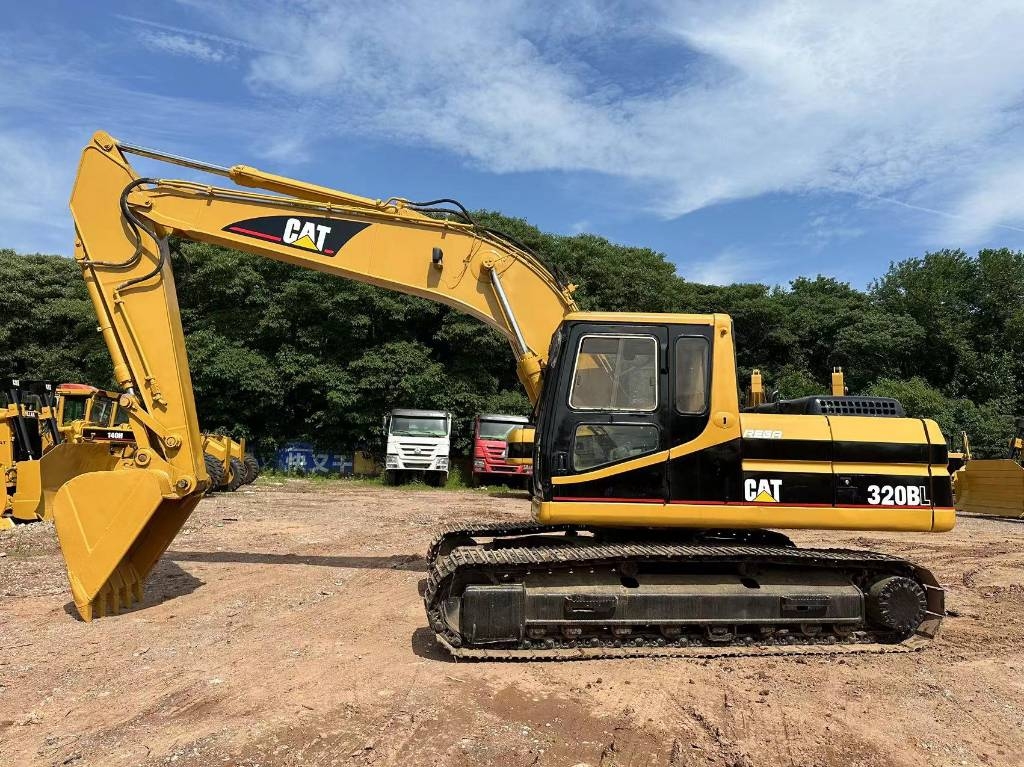 Pelle sur chenilles Caterpillar 320B — occasion 2016, 3 220 h