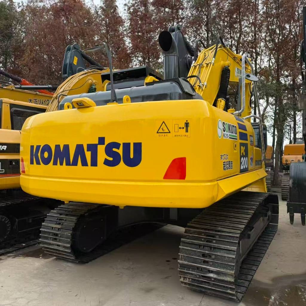 Komatsu PC200-8