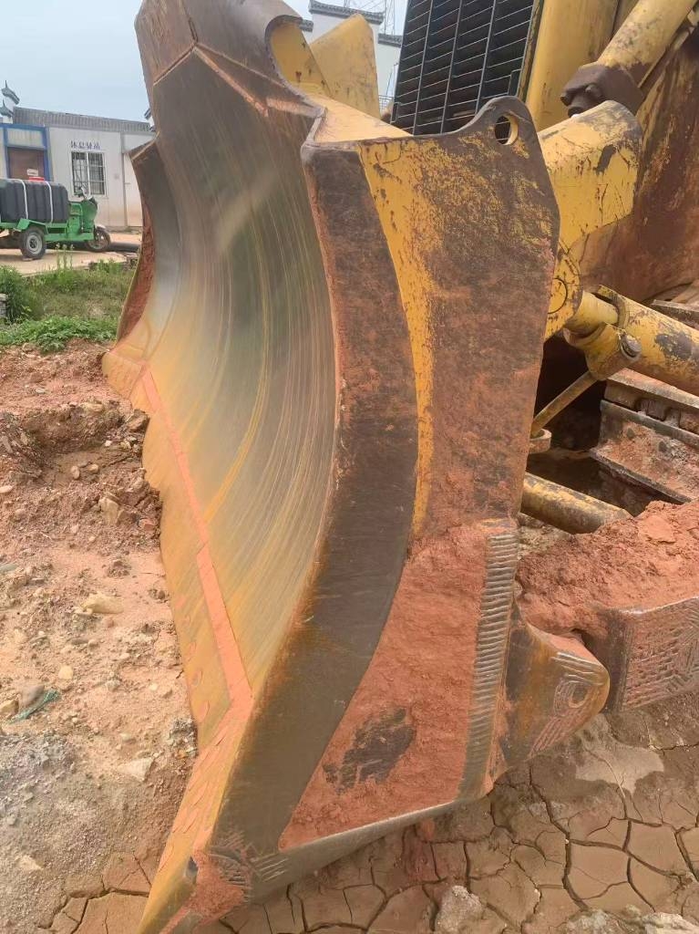 Niveleuse Komatsu D 375 A — occasion 2016, 3 500 h