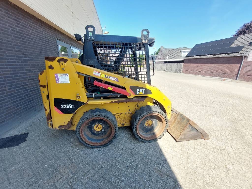 CAT 226 B