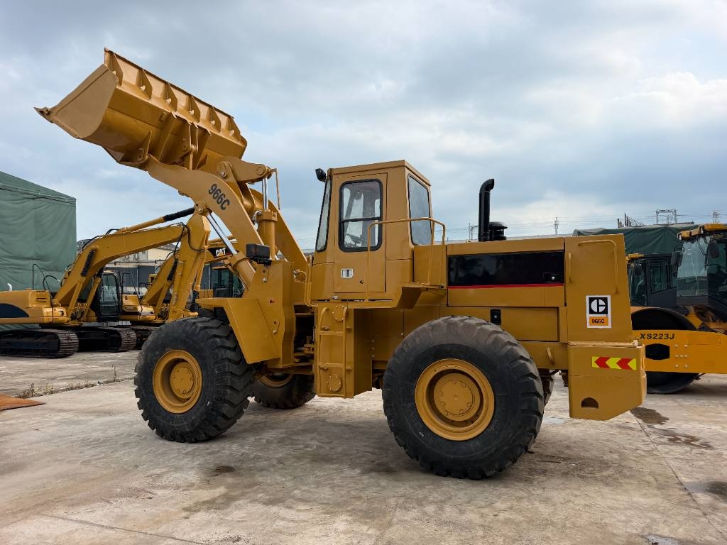 Chargeuse sur pneus Caterpillar 966 C — occasion 2016, 3 200 h