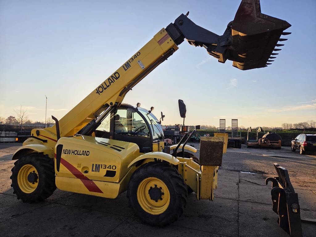 New Holland LM 1340 2490Hours!! Bucket/Forks