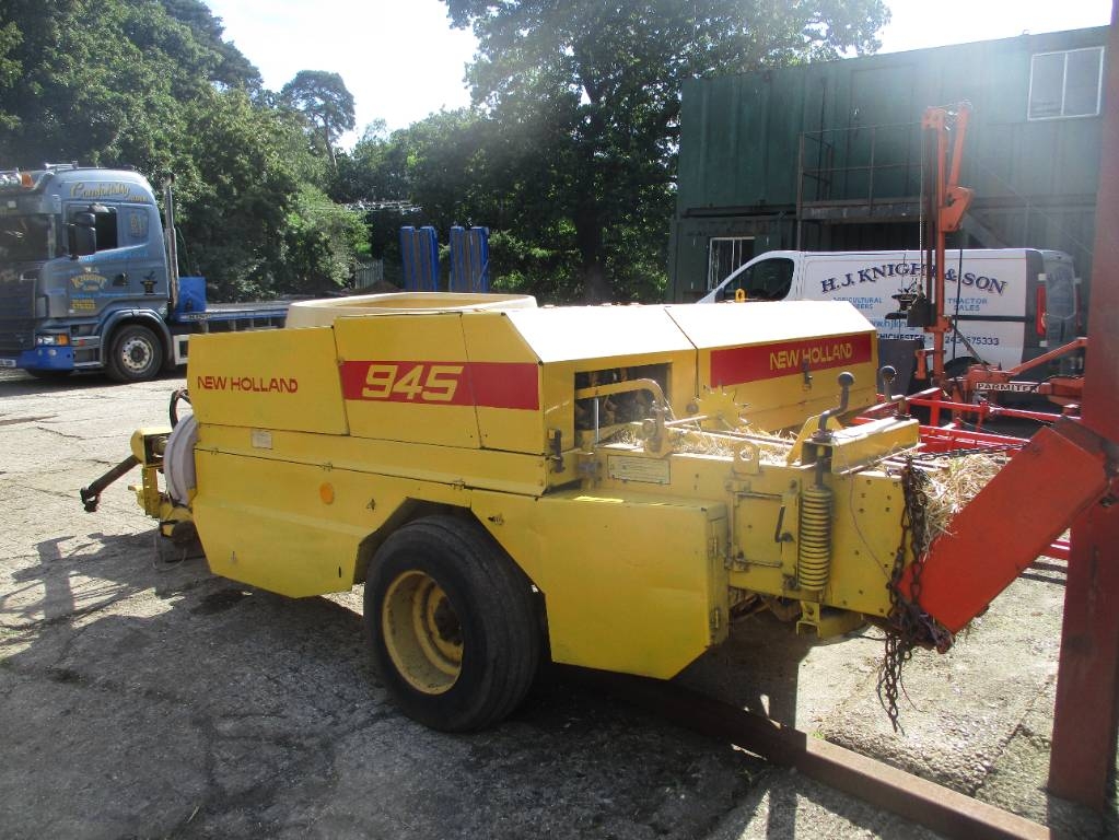 New Holland 945