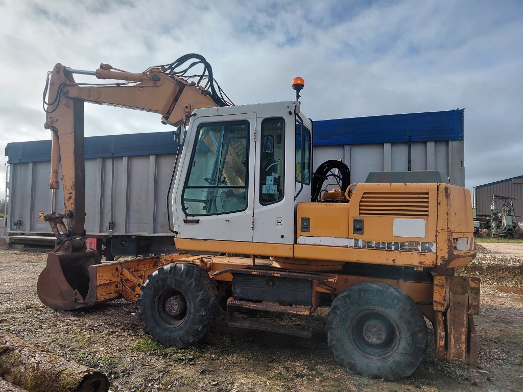 Liebherr A 900 Litronic