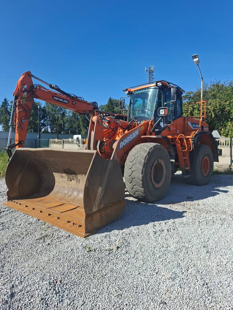 Chargeuse sur pneus Doosan DL 300-5 — occasion 2017, 13 400 h