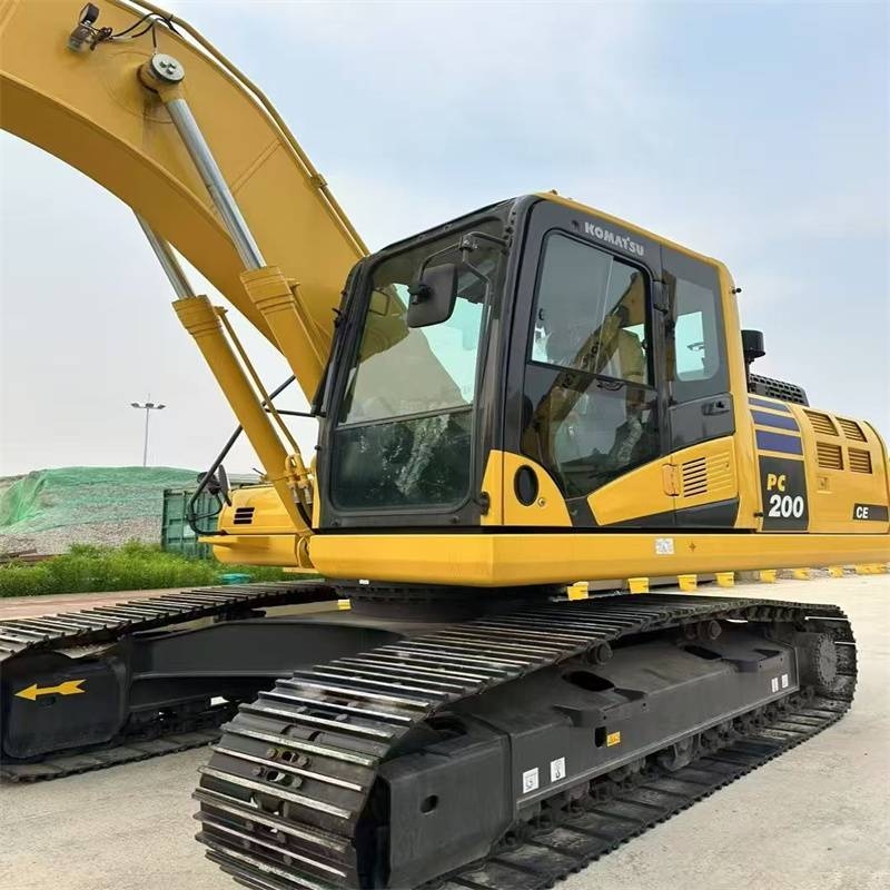 Komatsu PC220-11R