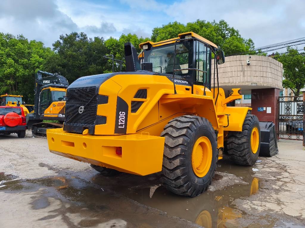 Chargeuse sur pneus Volvo L120G — occasion 2013, 4 700 h