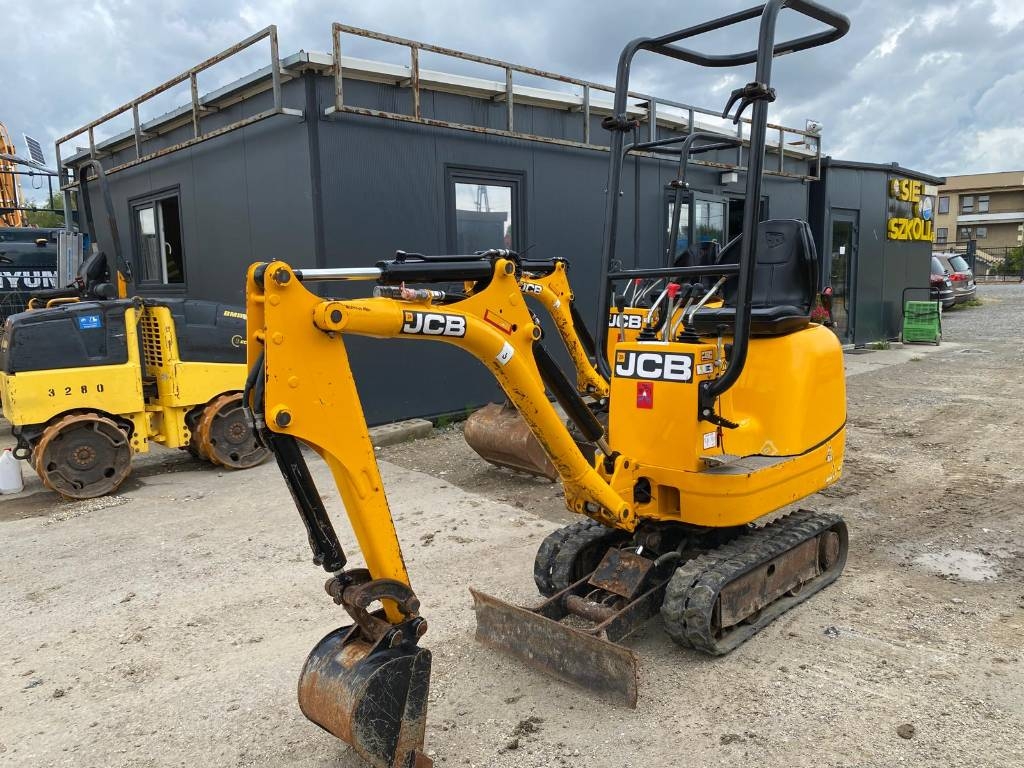 JCB 8008