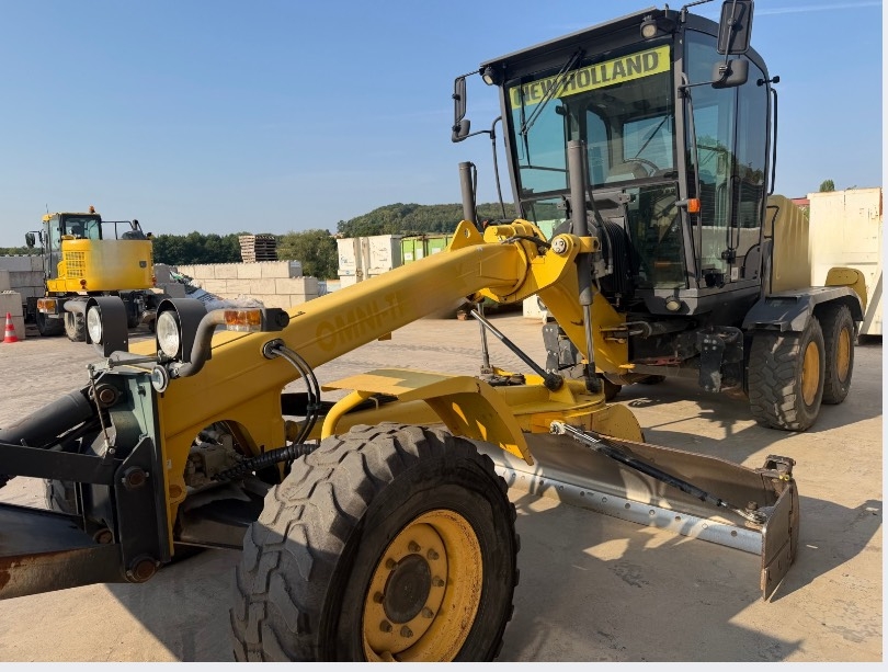 New Holland F106,7A grader