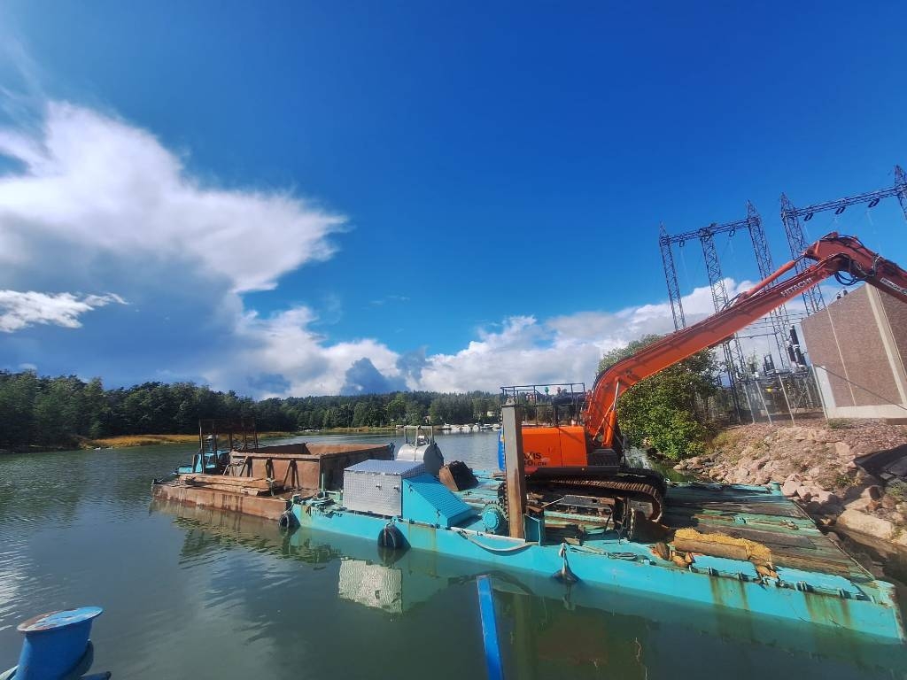 FBPontoos 12m x 6,8m x 1,2m + 10m additional raft.