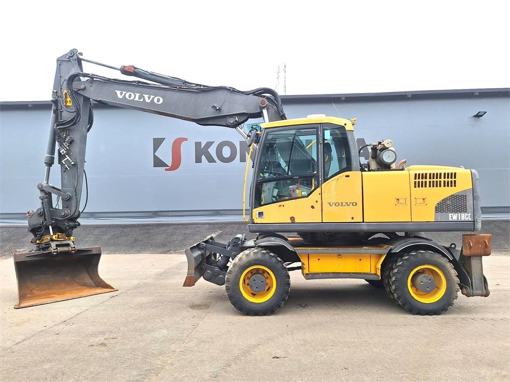 Volvo EW180C PYÖRITTÄJÄLLÄ