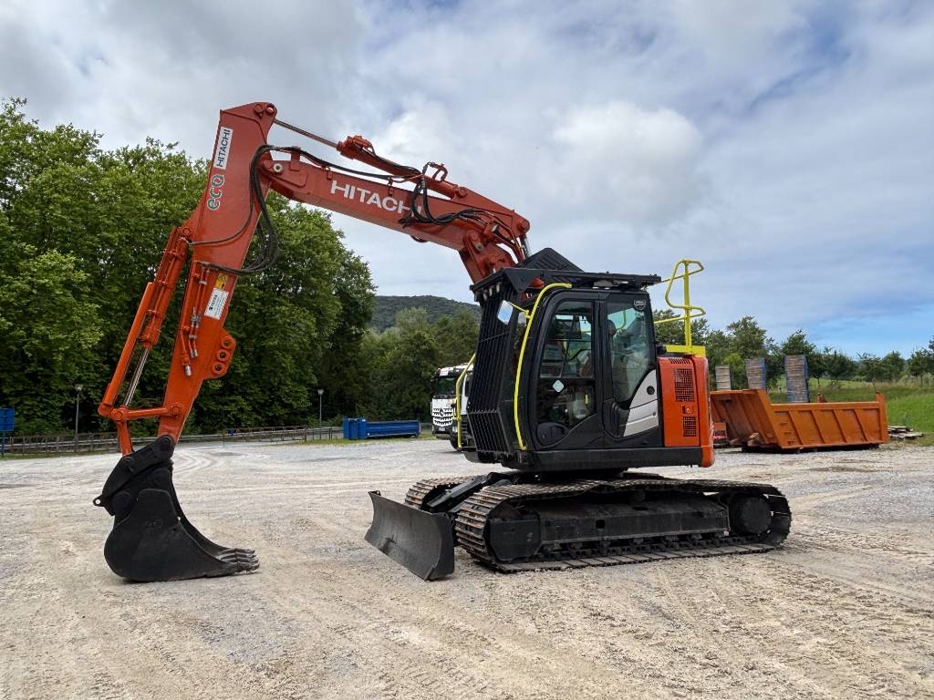 Hitachi ZX 135 US-6