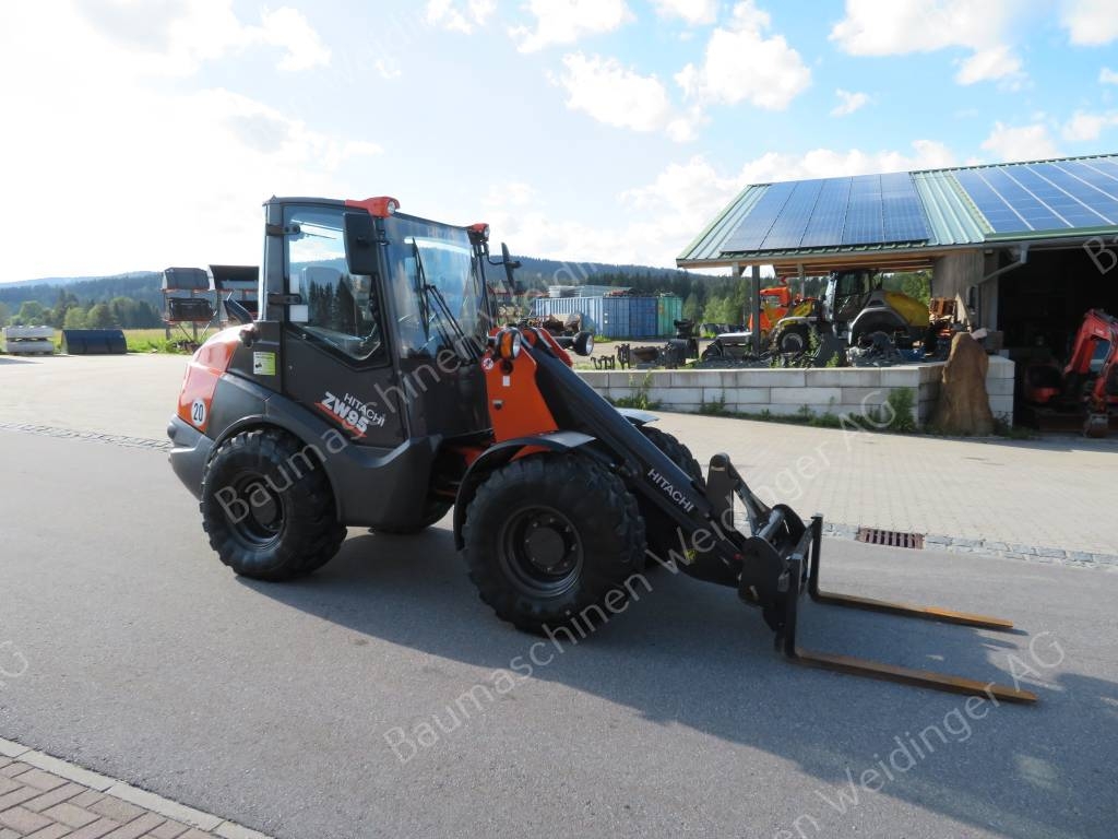 Chargeuse sur pneus Hitachi ZW 95-6 — occasion 2022, 1 280 h
