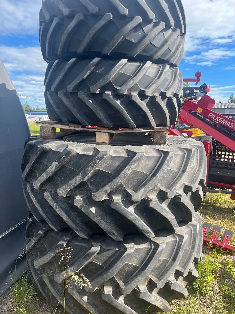 Trelleborg 650 60 R38 & 520 60 R28