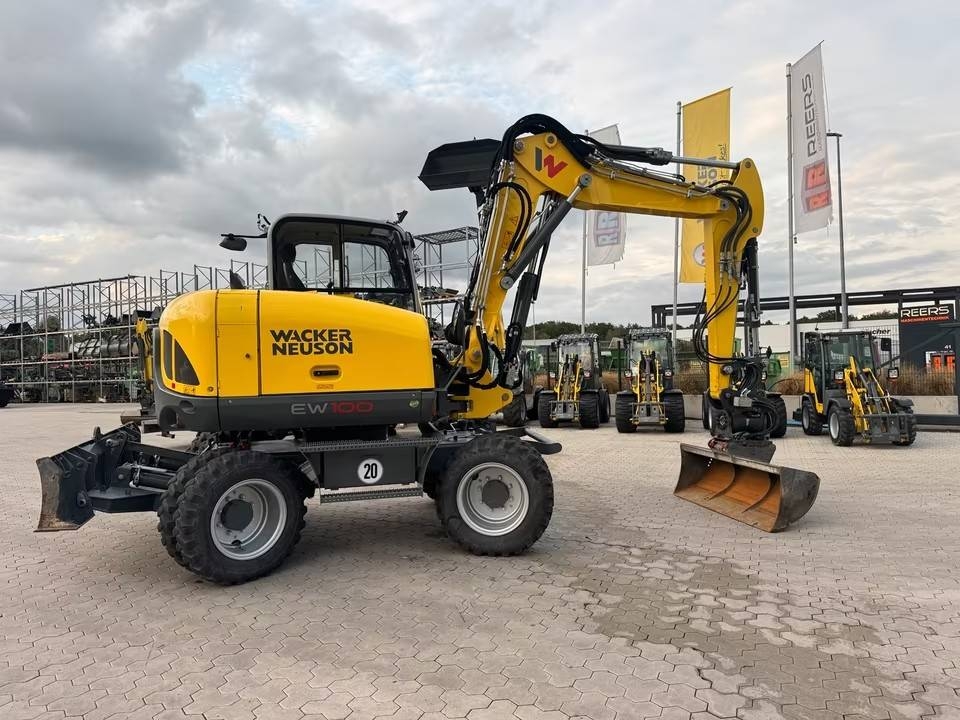 Pelle sur pneus Wacker Neuson EW 100 — occasion 2023, 1 200 h