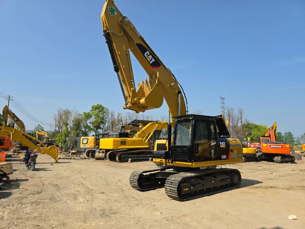 Pelle sur chenilles Caterpillar 320D2 — occasion 2024, 500 h