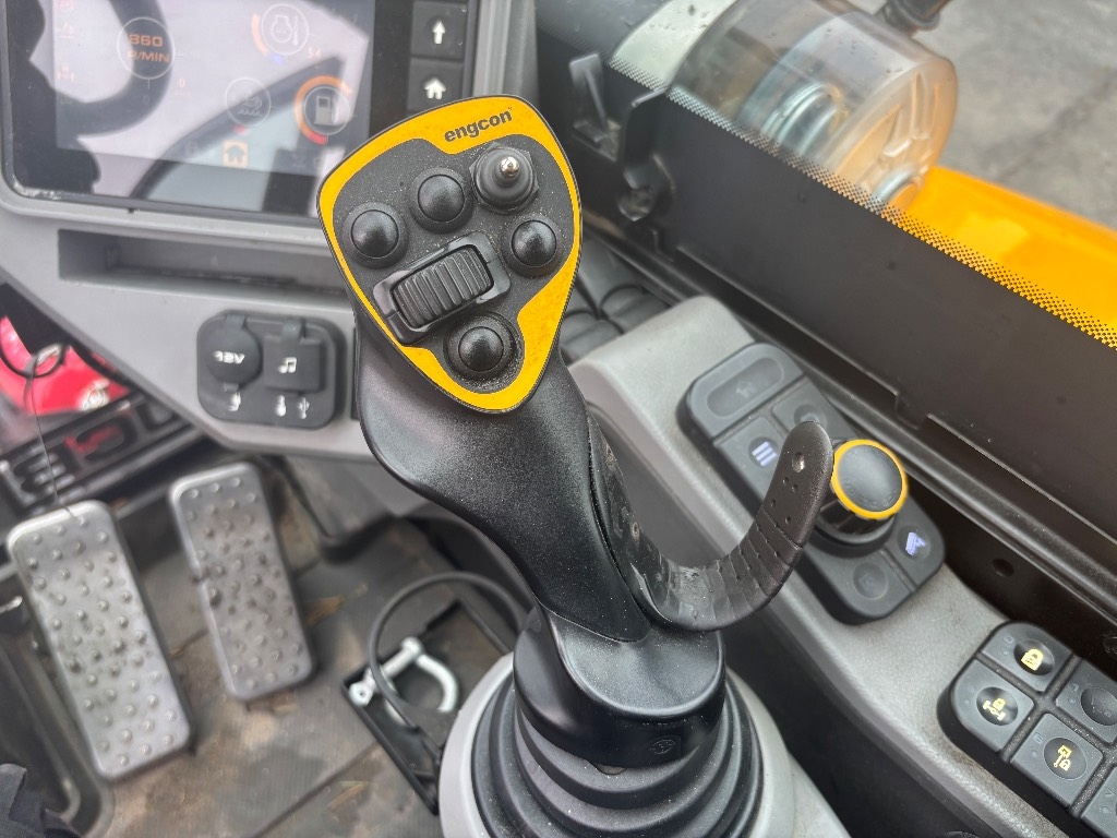 JCB 110 W/Engcon, 2 godets, Graisse, Bons pneus kuva 17