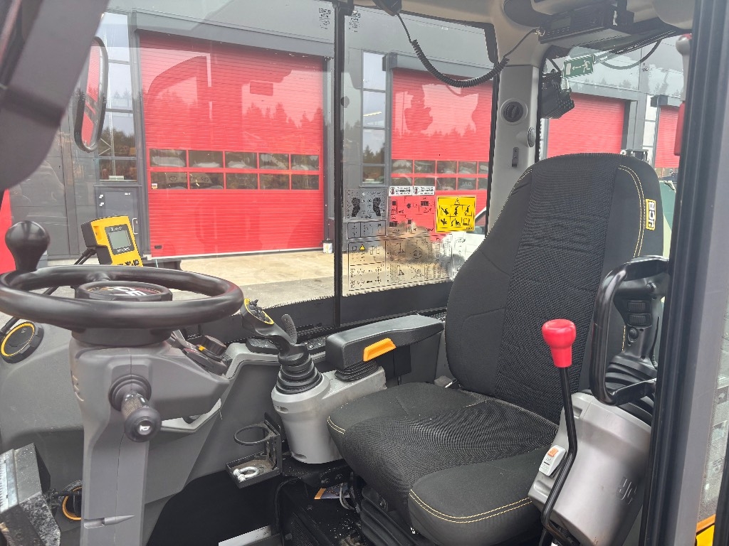 JCB 110 W/Engcon, 2 godets, Graisse, Bons pneus kuva 16