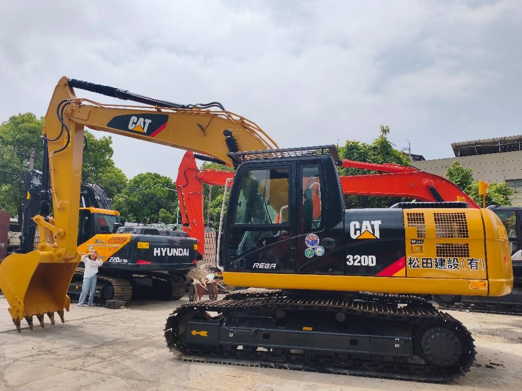 CAT 320 D