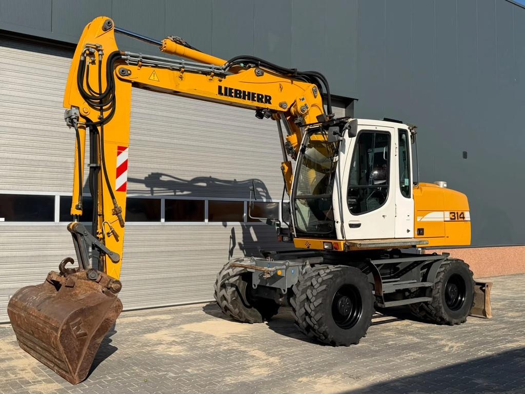 Liebherr A 316 Litronic