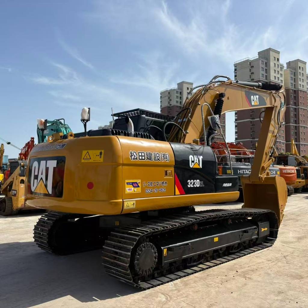 Pelle sur chenilles Caterpillar 323 D — occasion 2024, 390 h