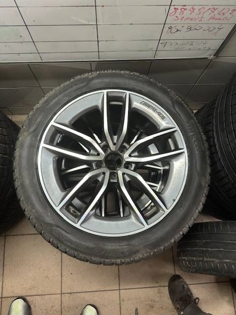 Pirelli P ZERO Winter 255/45/19