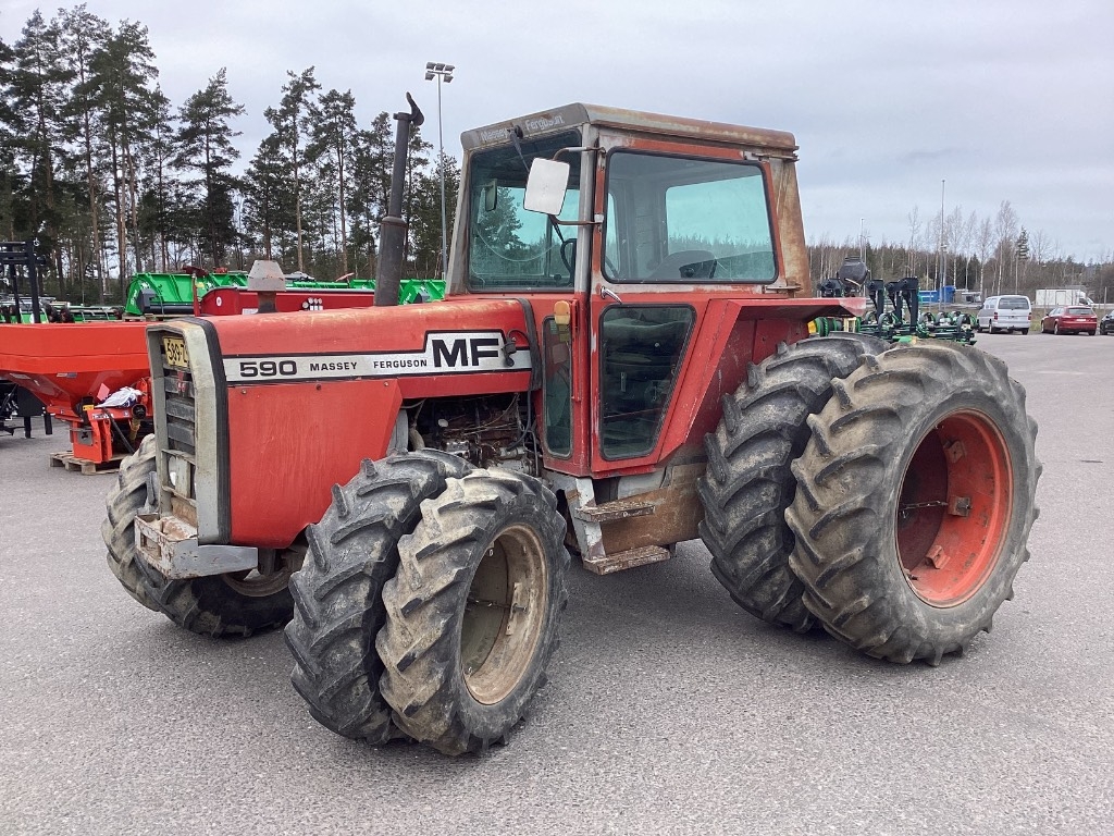 Massey Ferguson 590
