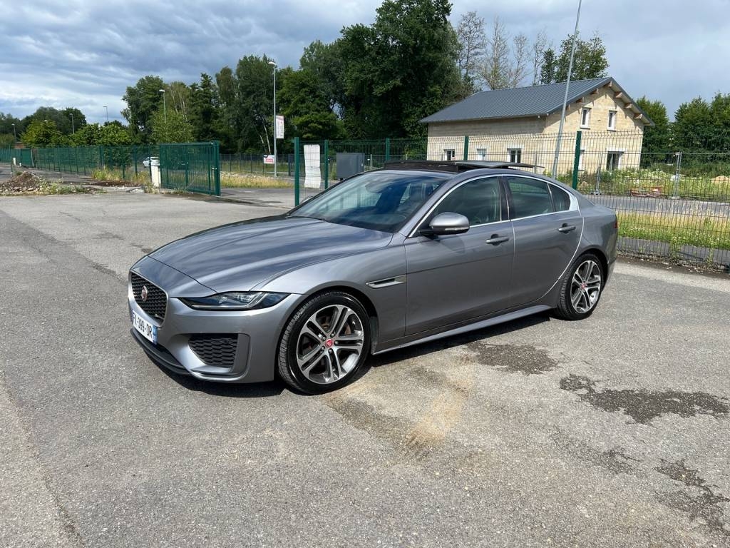 Jaguar XE 20MY SE R-DYN. 2.0L D 180 BVA8 Cockpit PANO