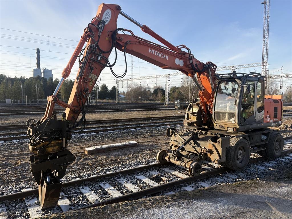 Hitachi ZX 170W-3 ratavarustuksella