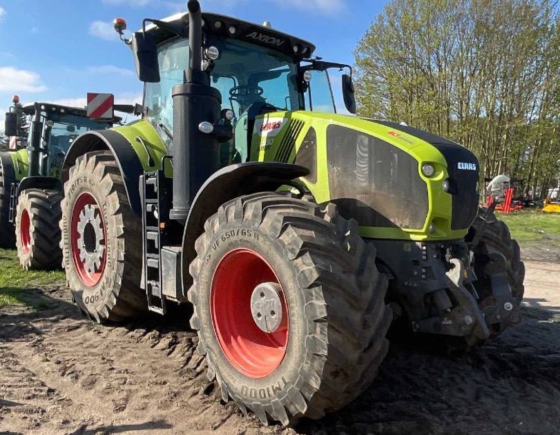 CLAAS Axion 930