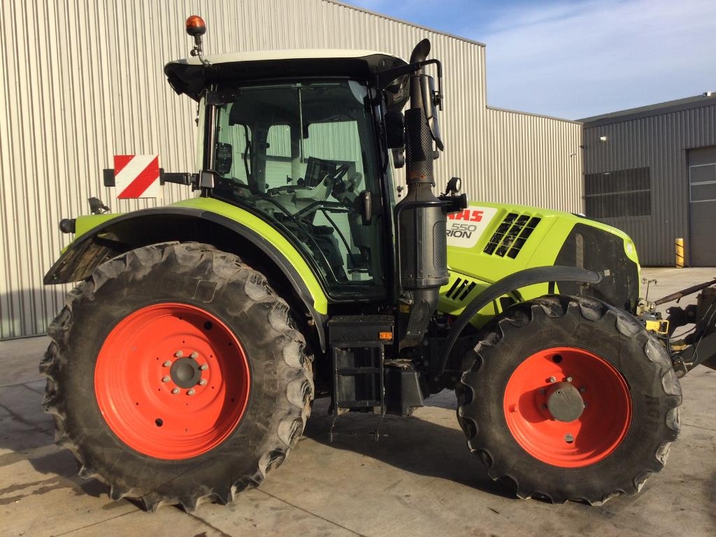CLAAS ARION 550