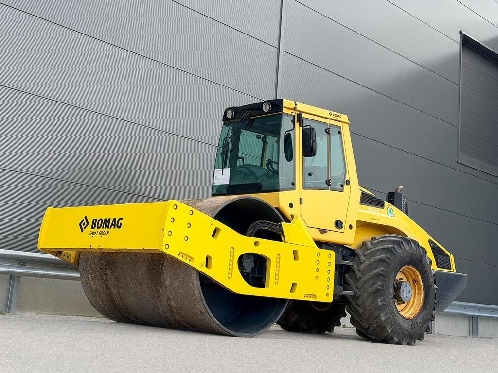 Rouleau monocylindre Bomag BW 216 DH-4 — occasion 2015, 6 120 h
