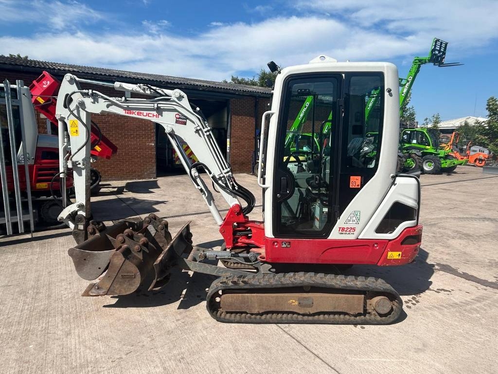 Takeuchi TB225