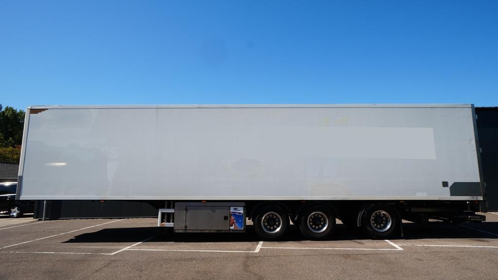 H.T.F. 3 Axle frigo trailer Carrier Vector 1850