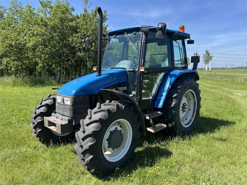 New Holland 7635