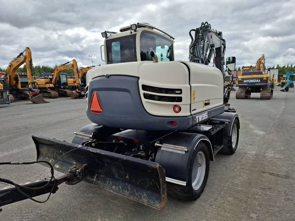 Schaeff TW95 / Engcon, Kocsi, 2 vödör, Zsír kuva 8
