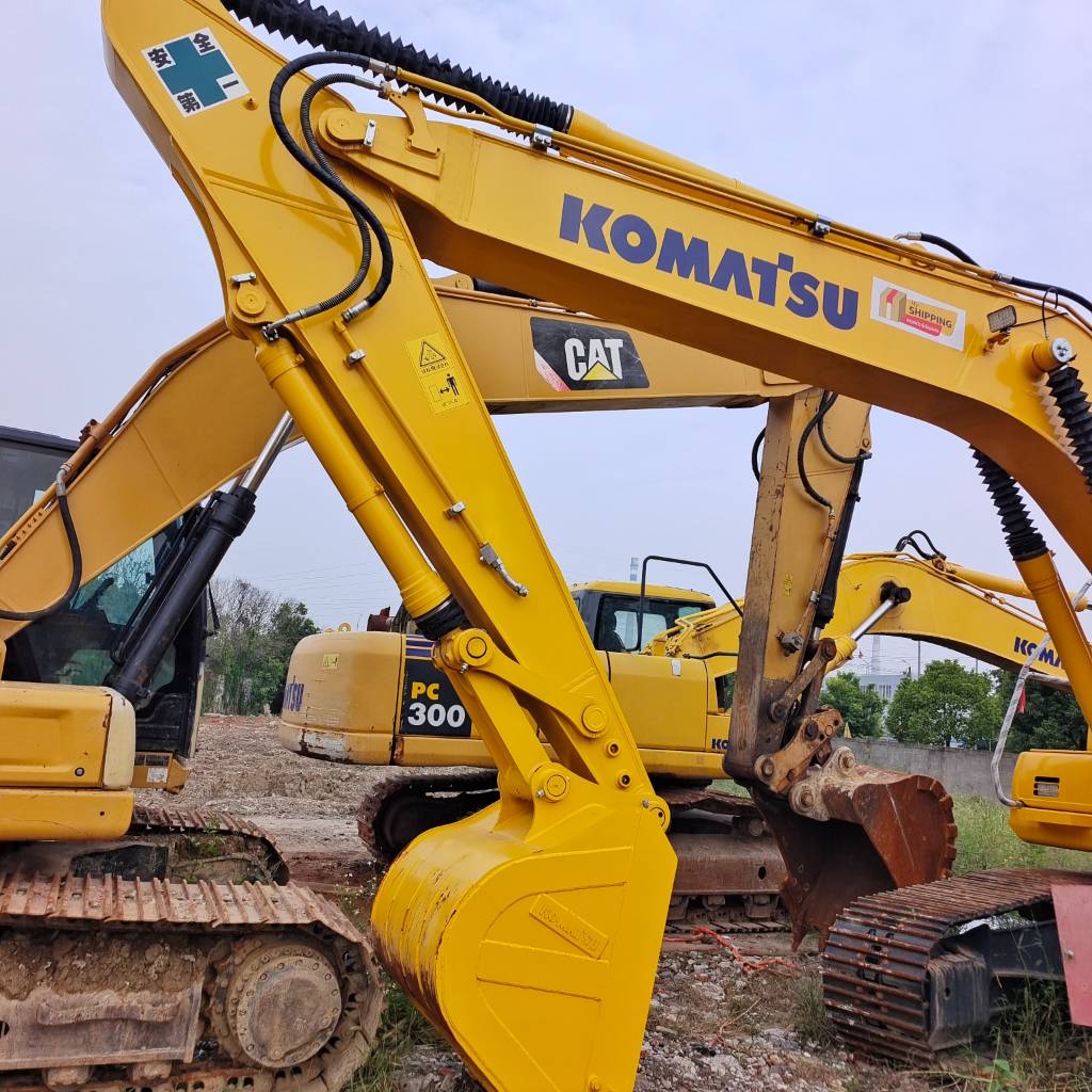 Komatsu PC 210-7 - Second Hand Excavator for Sale