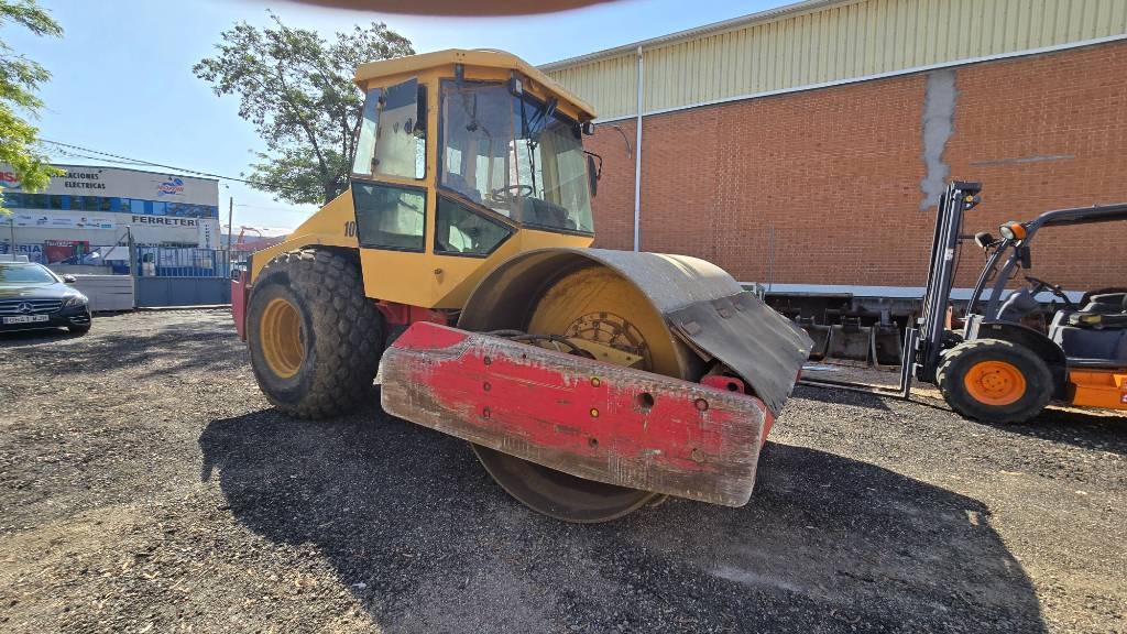 Rouleau monocylindre Dynapac CA 302 D — occasion 2000, 13 000 h