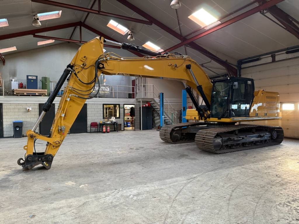 Pelle sur chenilles Caterpillar 330 — occasion 2021, 6 235 h