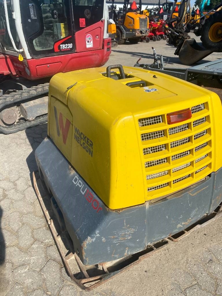 Plaque vibrante Wacker Neuson 130R med fjernbetjening — occasion 2020, 258 h