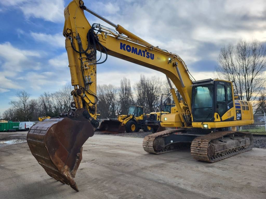 Komatsu PC240NLC-11