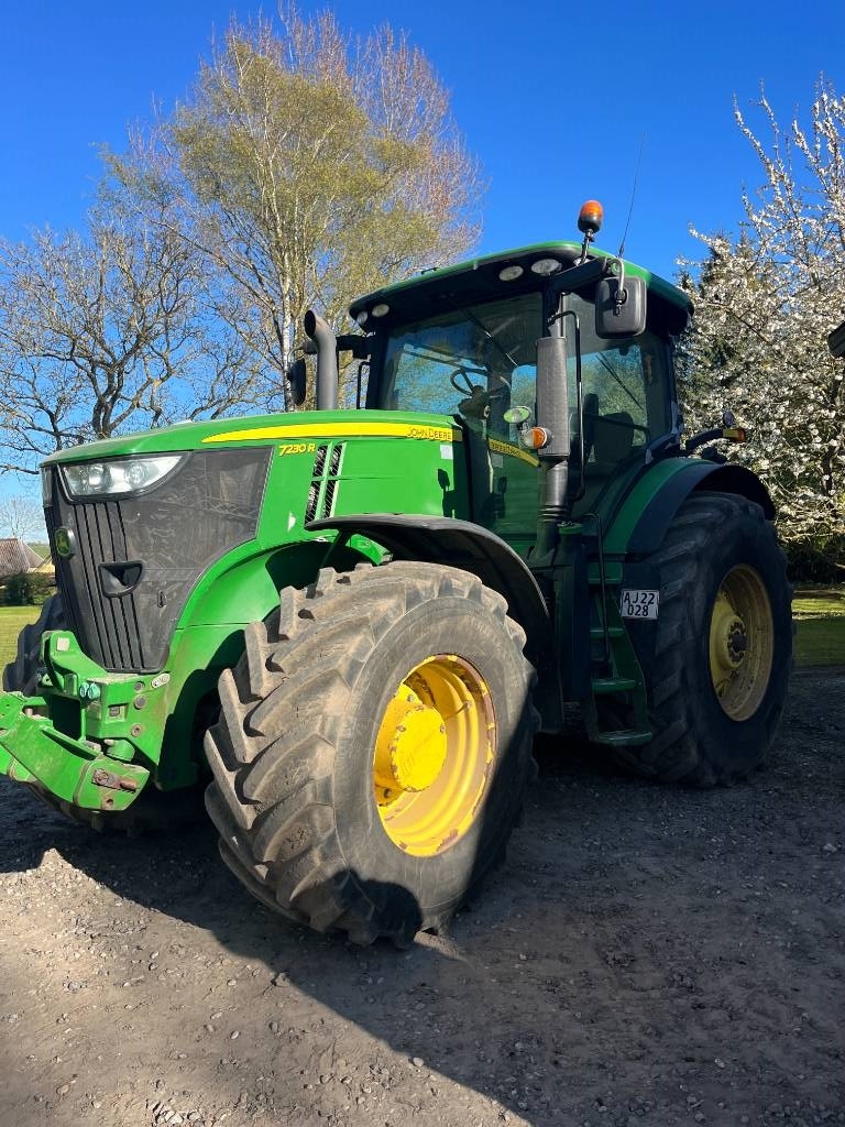 John Deere 7230 R