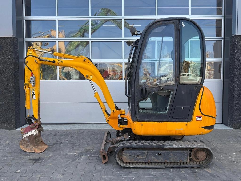 JCB 8016
