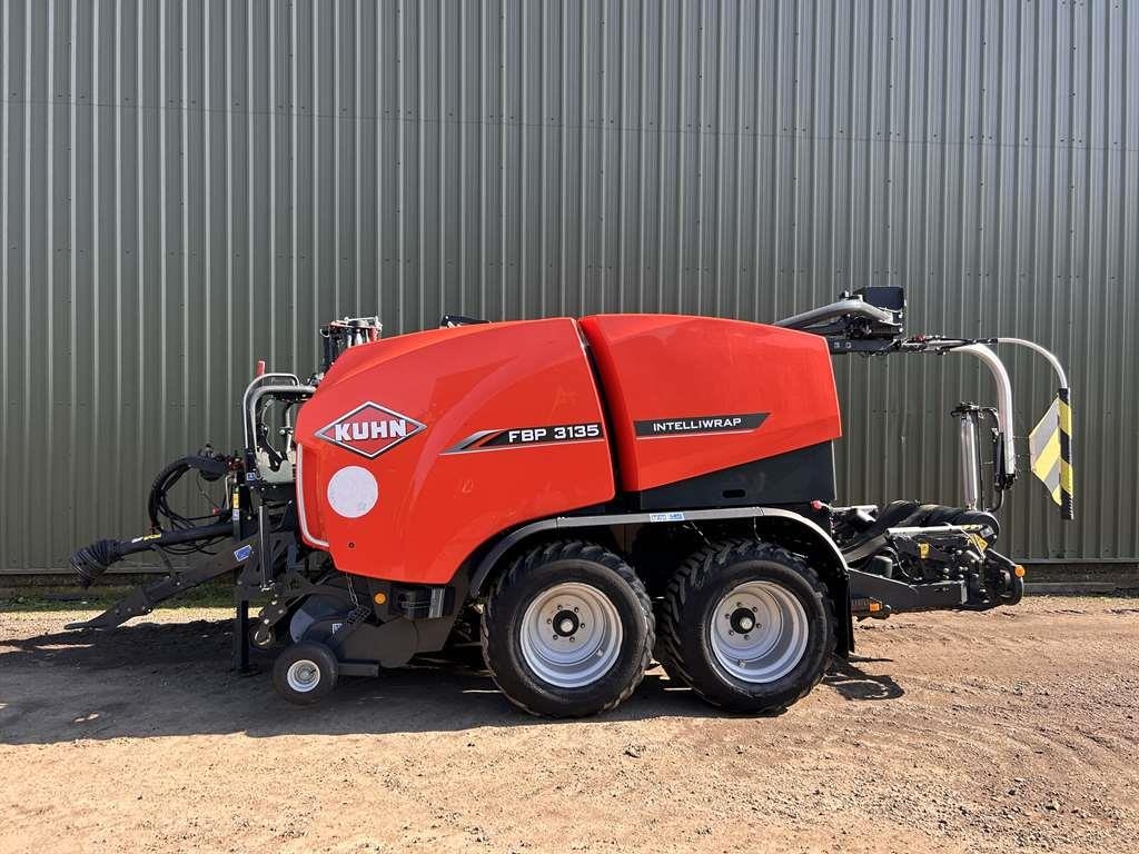 Kuhn FBP 3135 Baler-Wrapper Combination