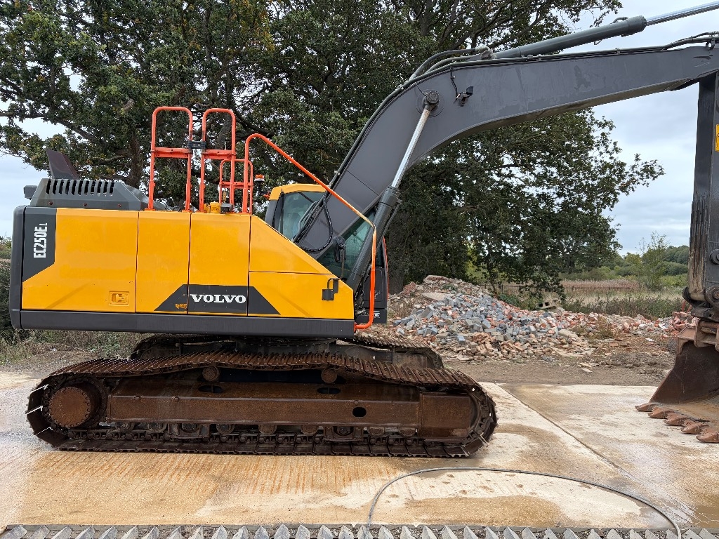 Pelle sur chenilles Volvo EC 250 EL — occasion 2018, 12 000 h