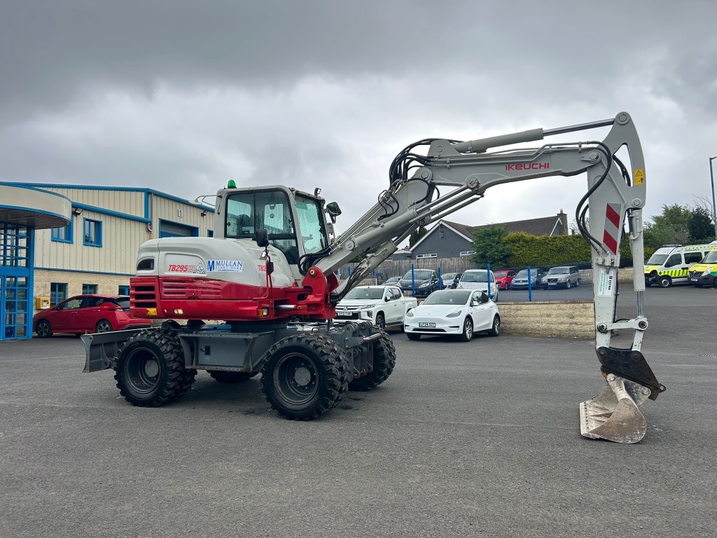 Takeuchi TB295W ( 3 piece boom )