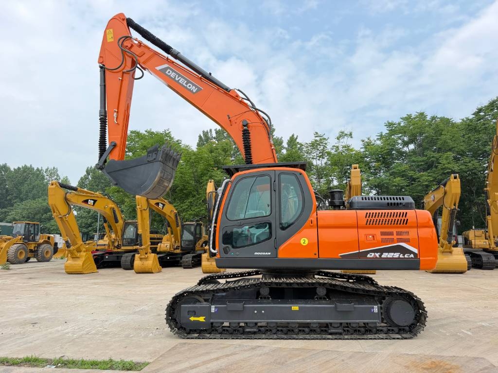 Develon DX 225