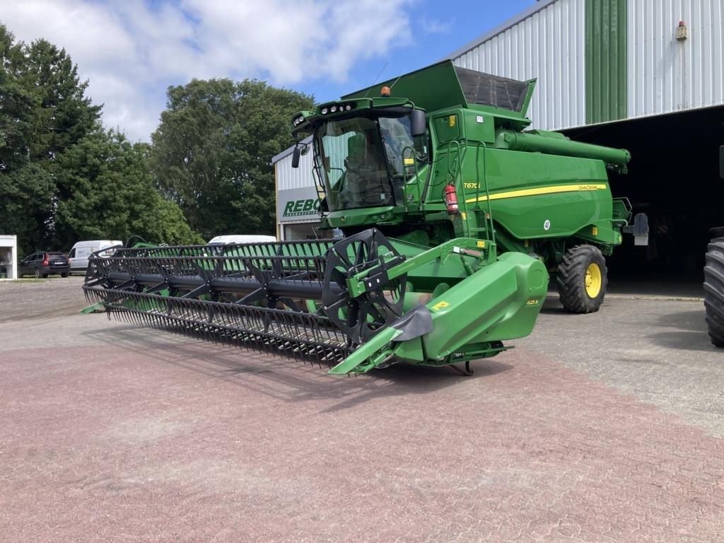 John Deere T670