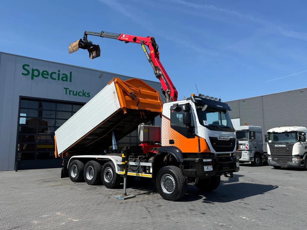 Iveco Trakker 8x6 / 3 Zijdige PN kipper / Palfinger Epsi